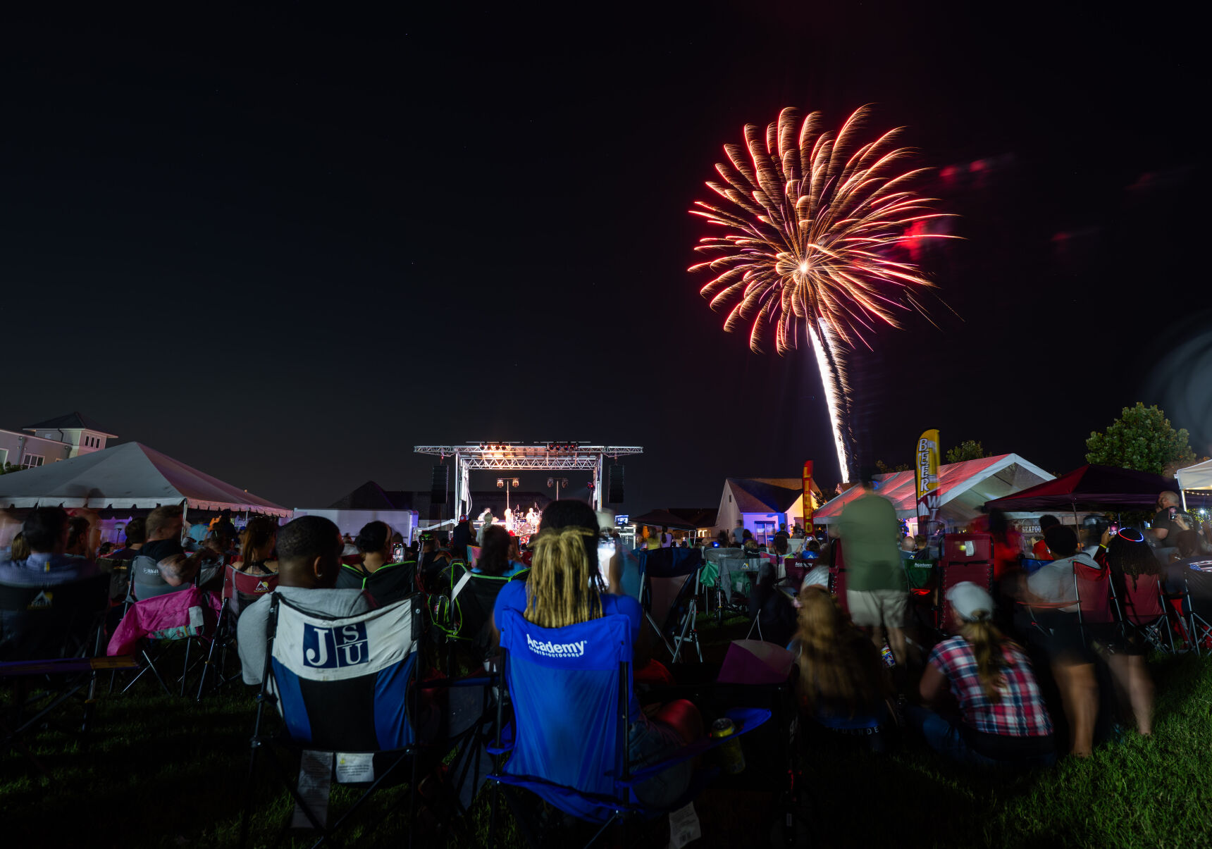 BR.redwhiteandboom.adv_2772 MJ.JPG